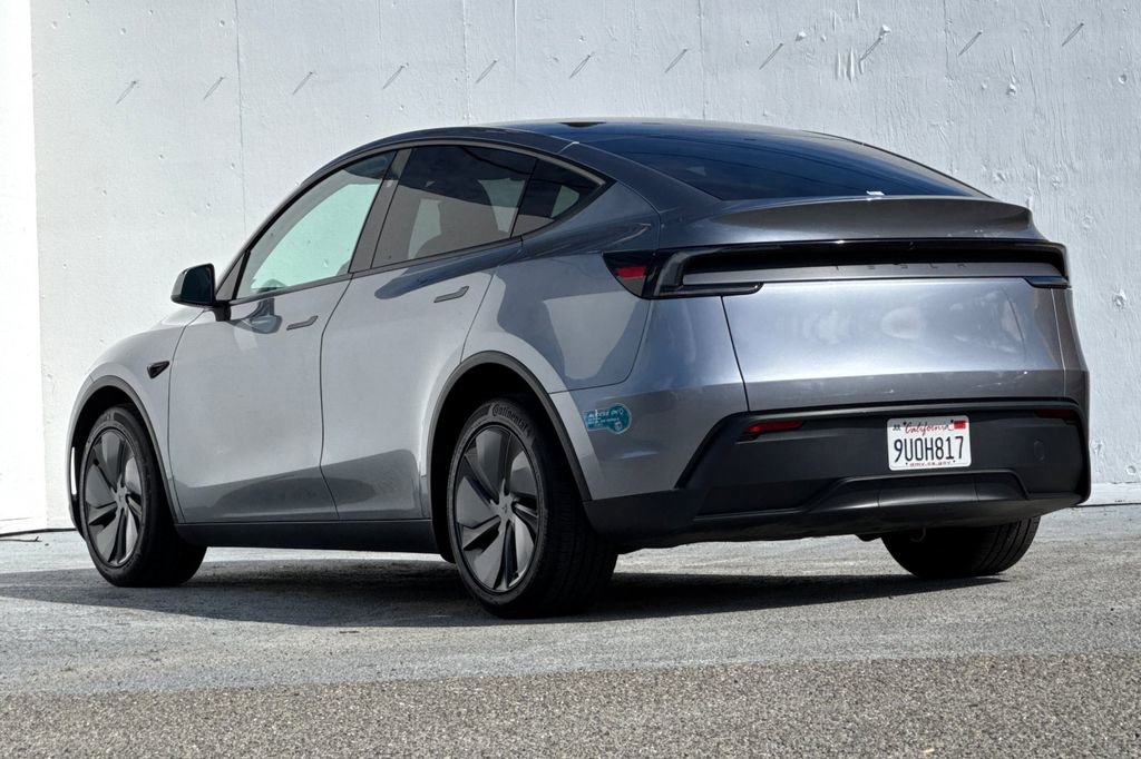 Used 2026 Tesla Model Y 2WD image 5