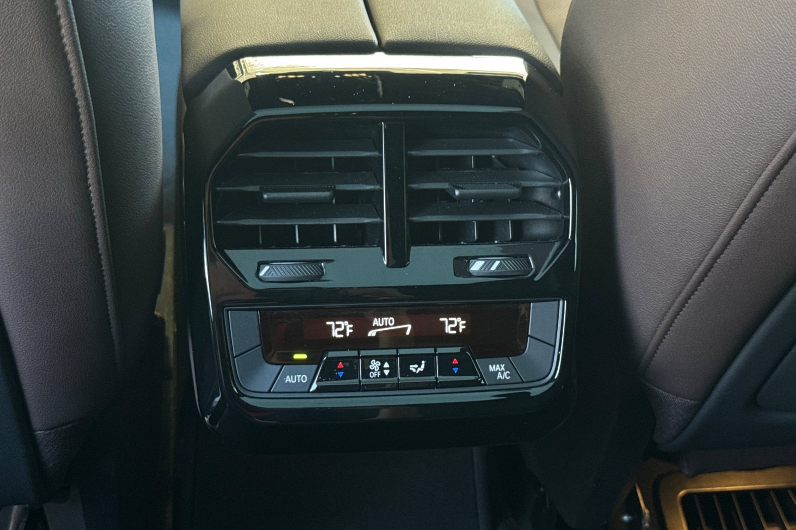 Used 2024 BMW iX xDrive50 AWD/4WD image 16