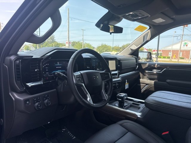 Used 2024 Chevrolet Silverado 1500 LT Trail Boss w/ Convenience Package II image 9