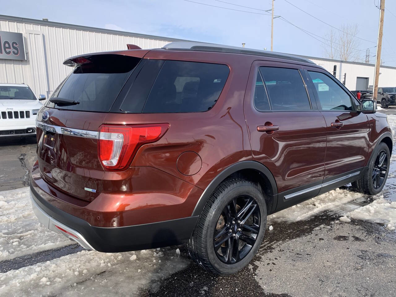 Used 2016 Ford Explorer XLT w/ Equipment Group 202A image 11