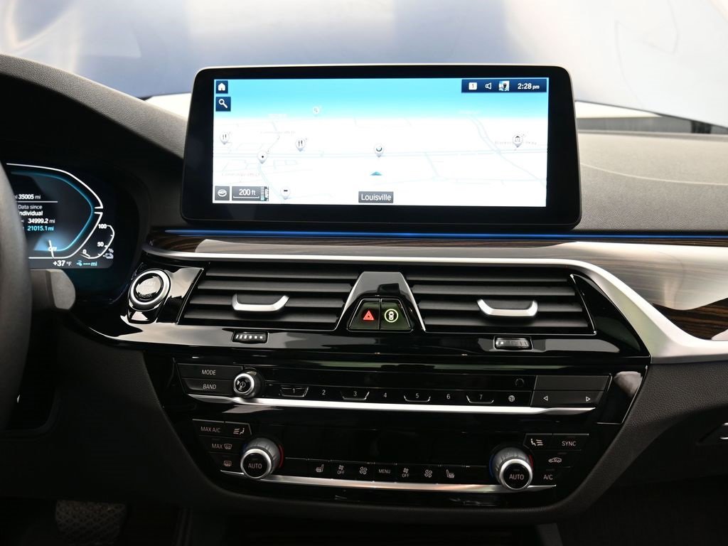 Used 2023 BMW 530e xDrive w/ Premium Package image 14