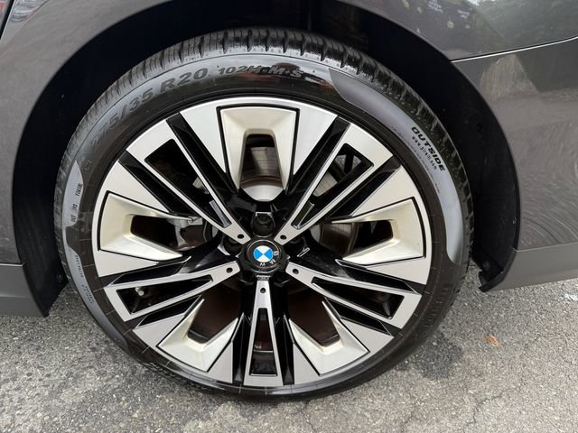Certified 2026 BMW 530i xDrive w/ Premium Package AWD/4WD image 38