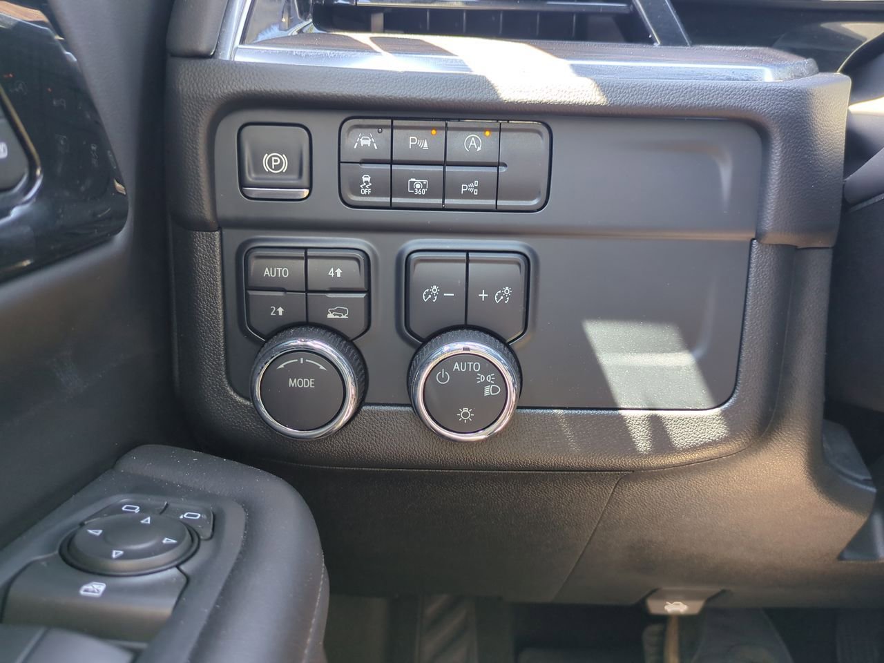 Certified 2025 Chevrolet Tahoe LT AWD/4WD image 18