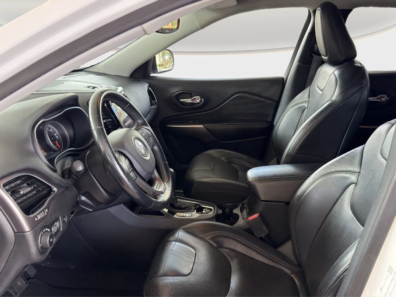 Used 2019 Jeep Cherokee Limited FWD image 8