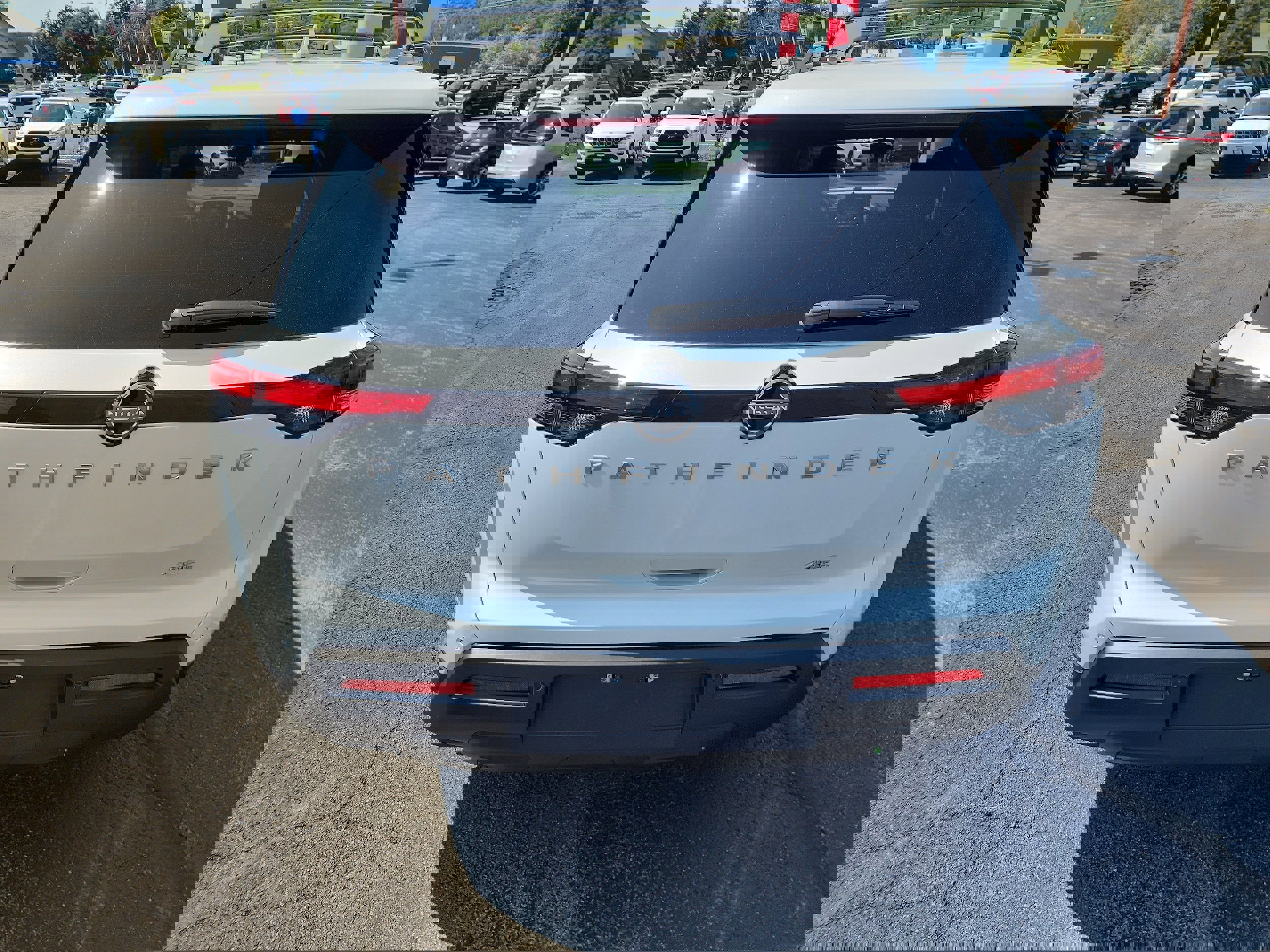 New 2025 Nissan Pathfinder SV image 7