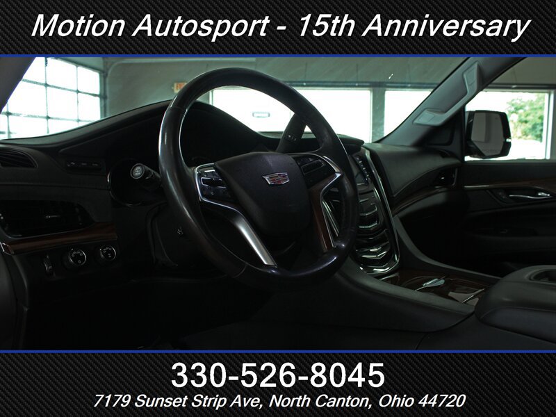 Used 2020 Cadillac Escalade Luxury AWD/4WD image 11