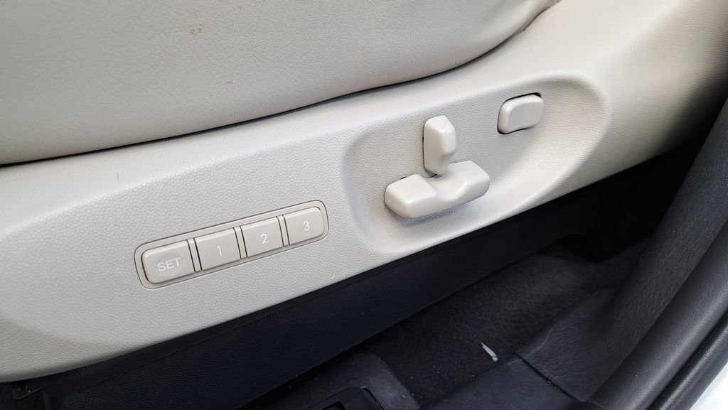 Used 2012 MAZDA CX-9 Grand Touring w/ Moonroof & Bose Audio Pkg image 18