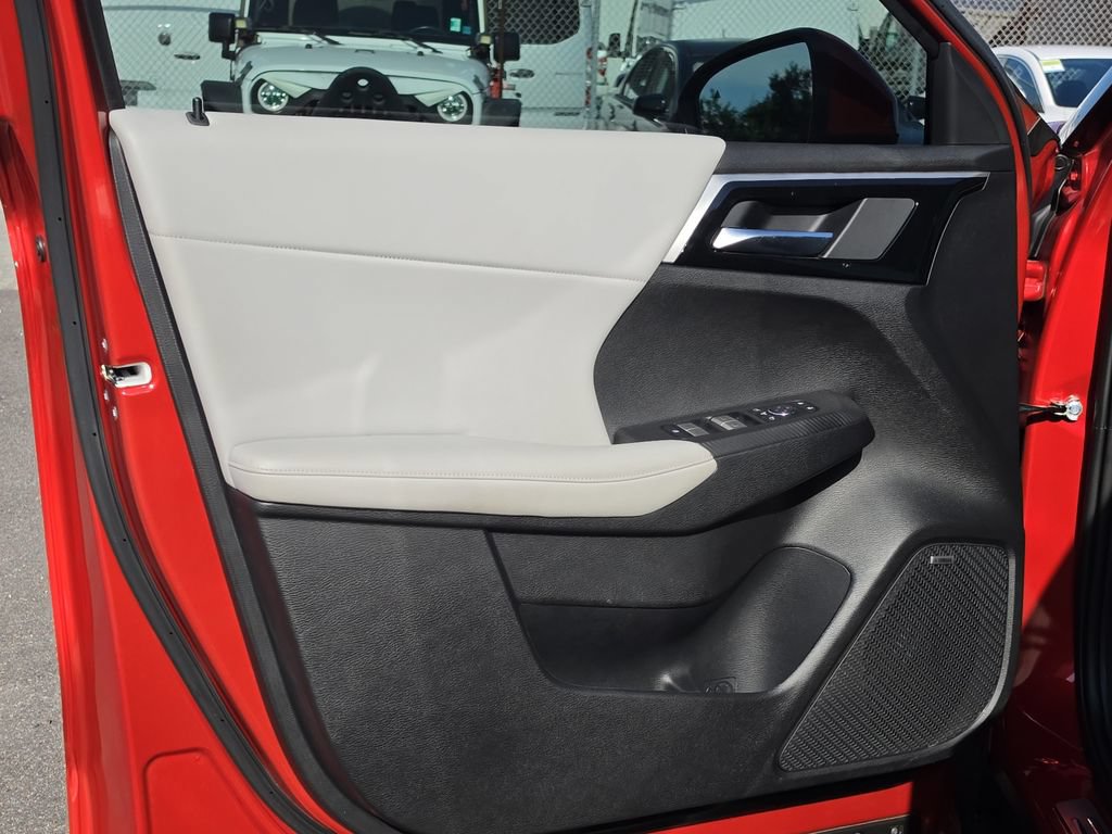 Used 2025 Mitsubishi Outlander SE FWD image 18