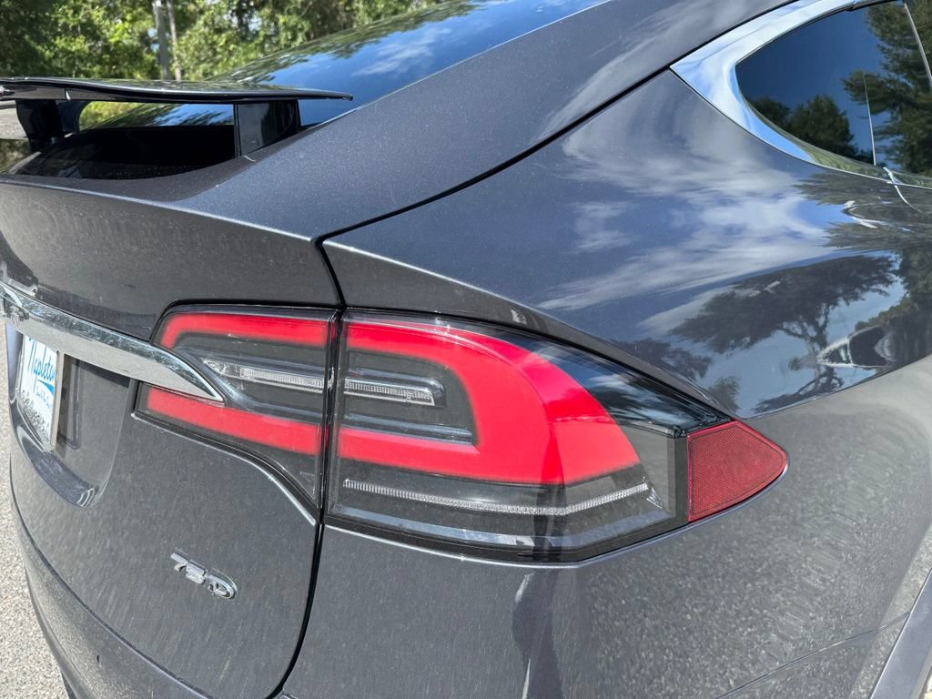 Used 2018 Tesla Model X 75D AWD/4WD image 11