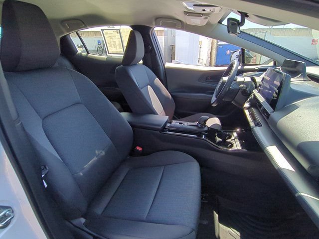 Used 2024 Toyota Prius LE FWD image 5