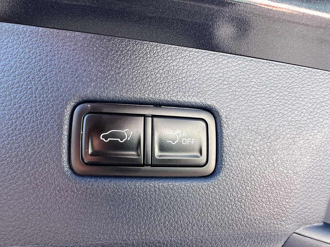 Used 2025 Kia Carnival SX FWD image 11