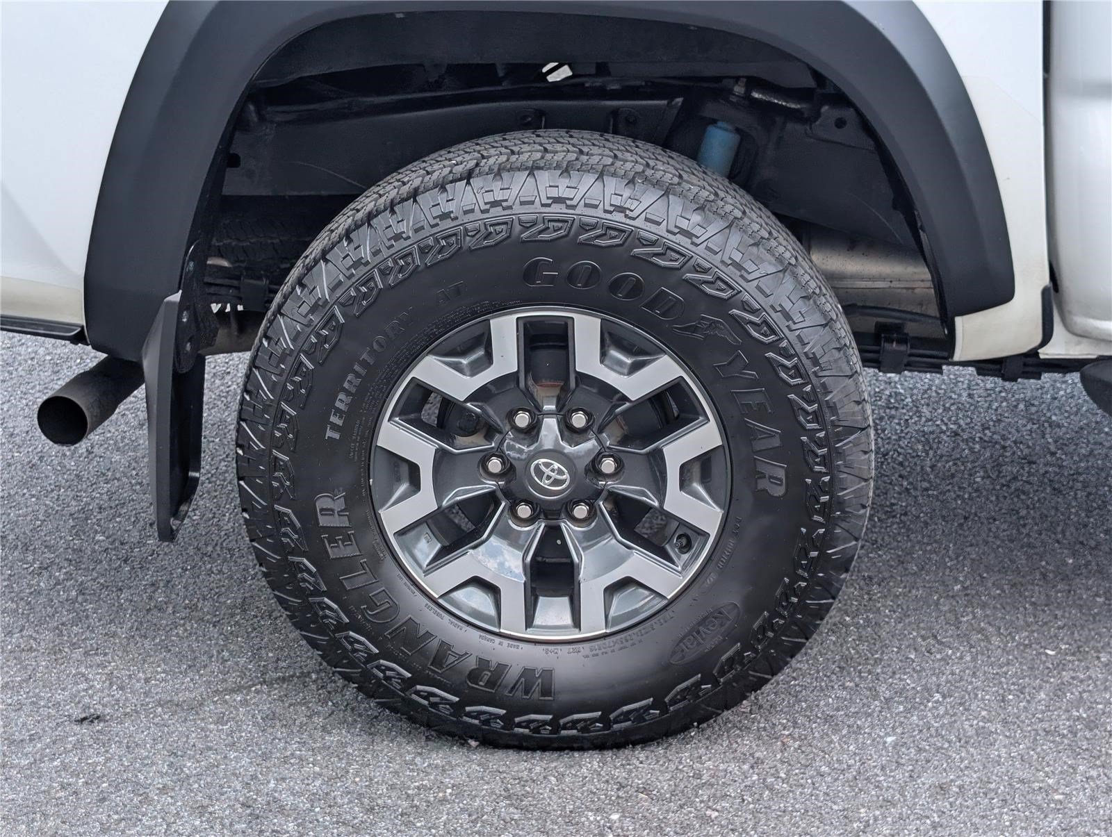 Used 2023 Toyota Tacoma TRD Off-Road w/ Technology Package AWD/4WD image 10