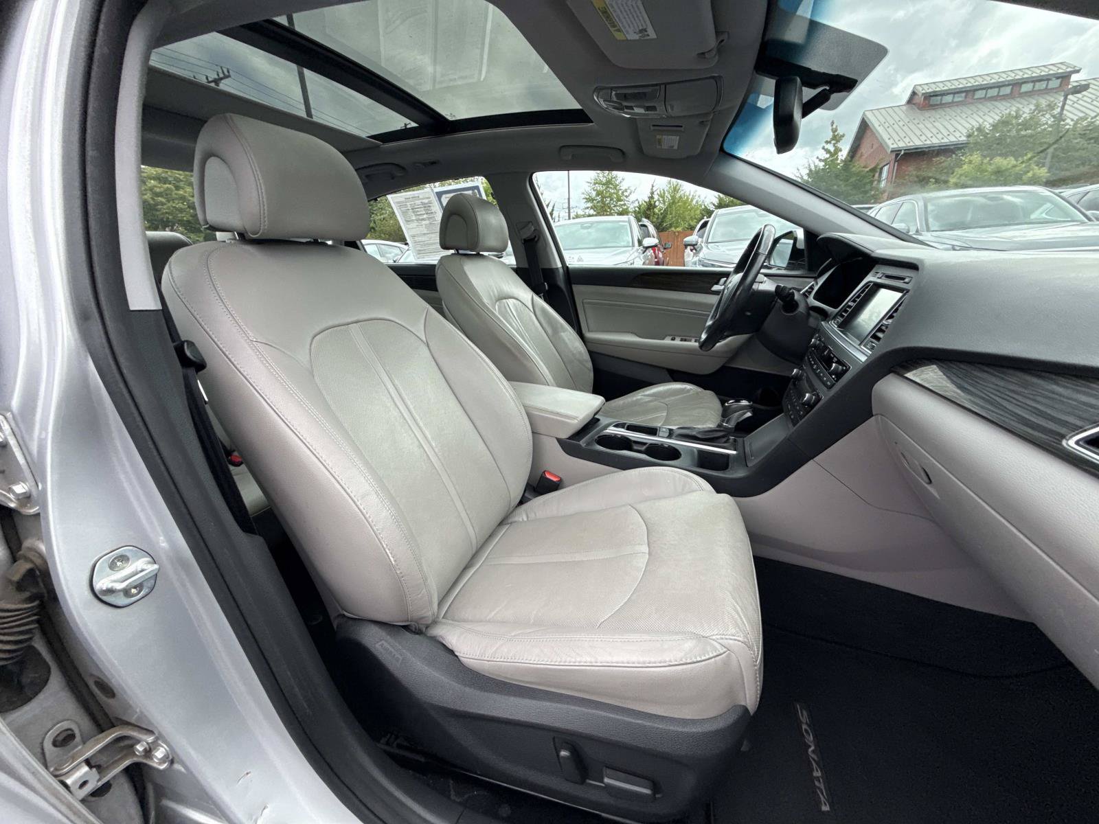 Used 2015 Hyundai Sonata Limited w/ Option Group 05 FWD image 13