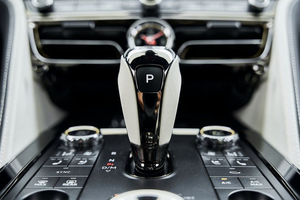 Used 2025 Bentley Flying Spur Plug-In Hybrid image 76