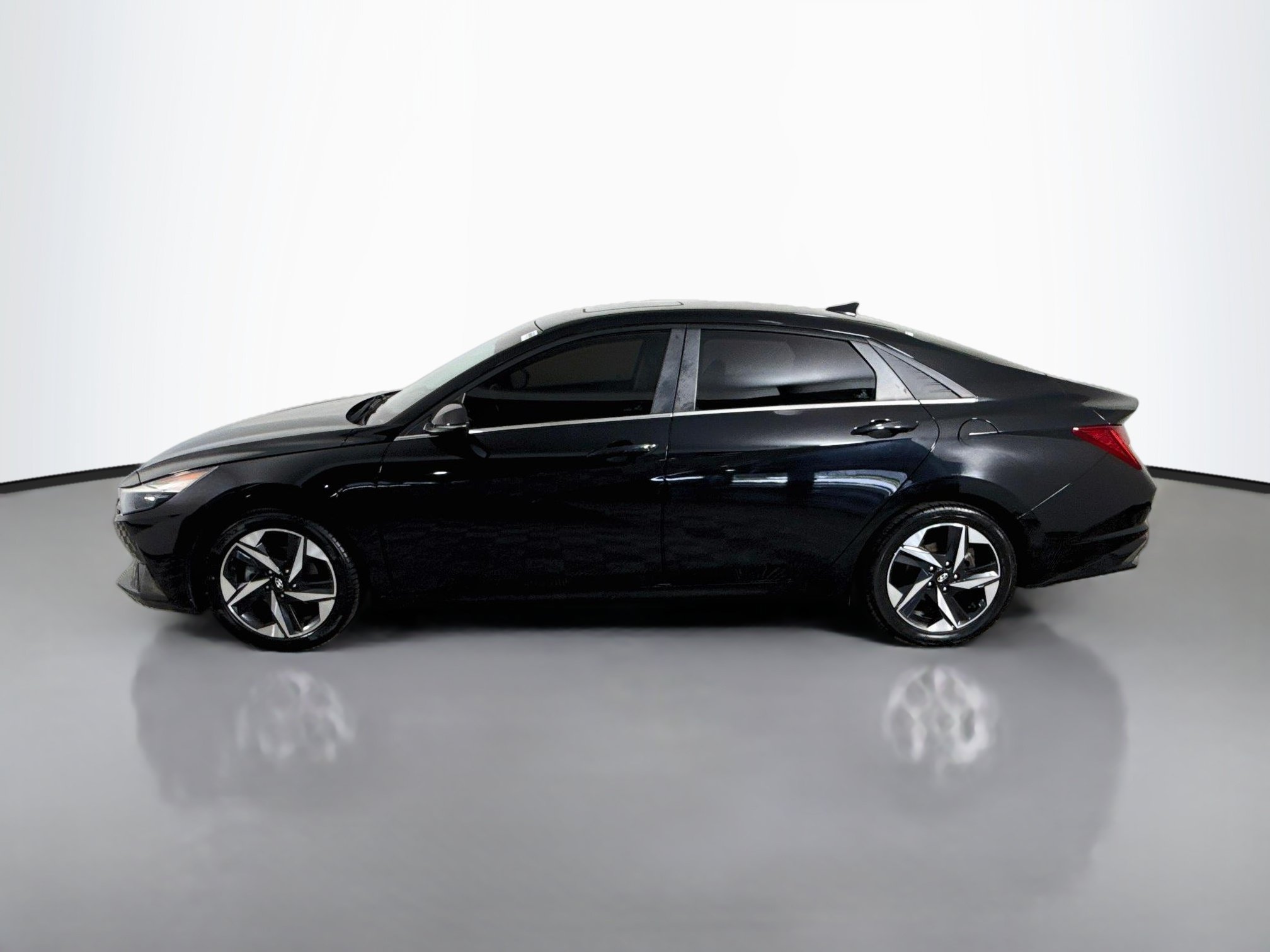 Used 2021 Hyundai Elantra Limited FWD image 6