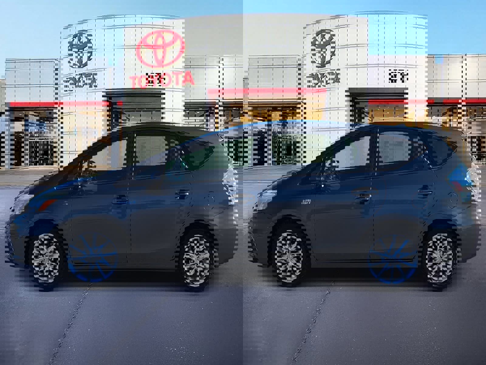 Used 2014 Toyota Prius V Five image 8