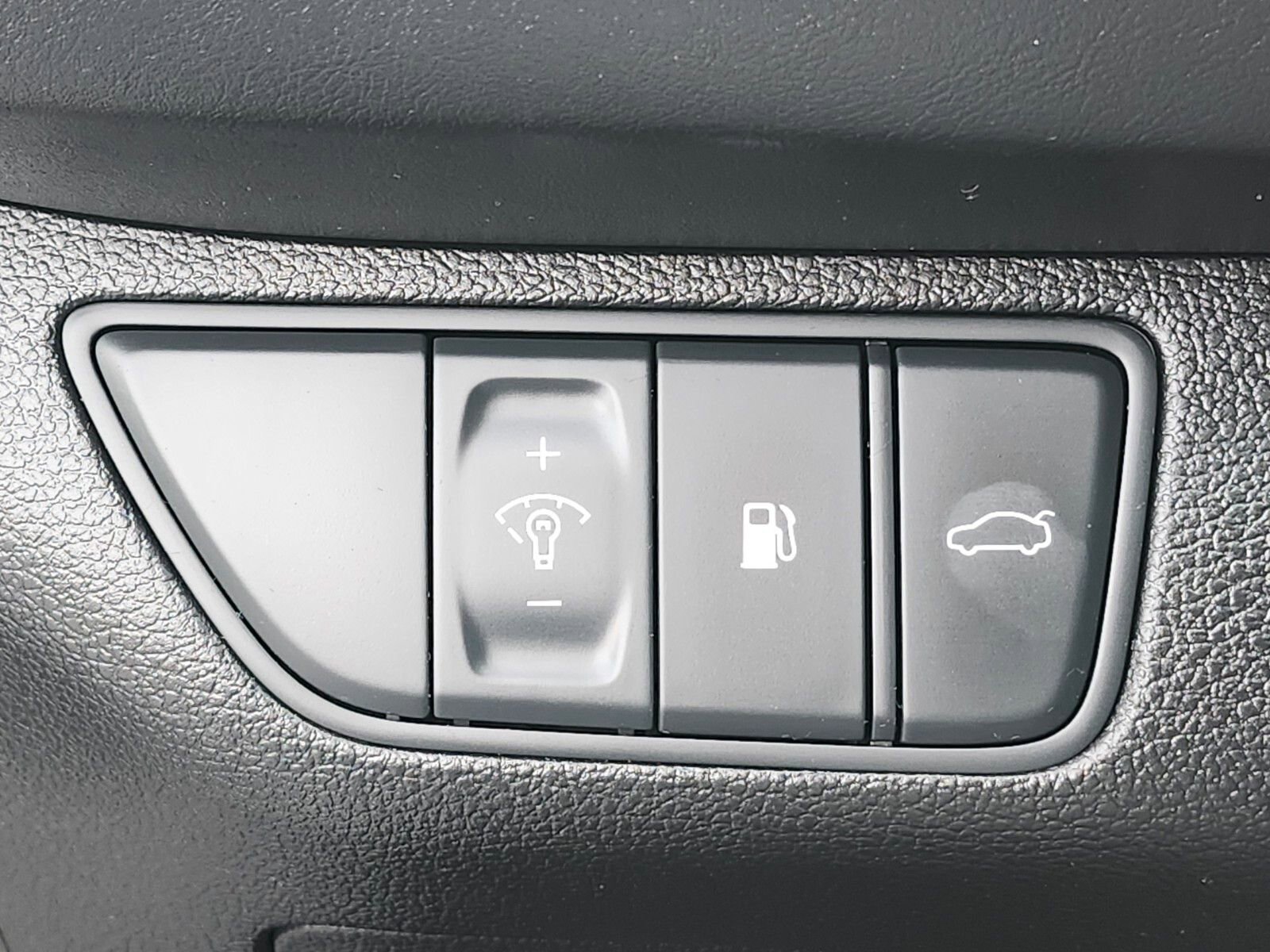 Used 2025 Genesis G70 2.5T image 24