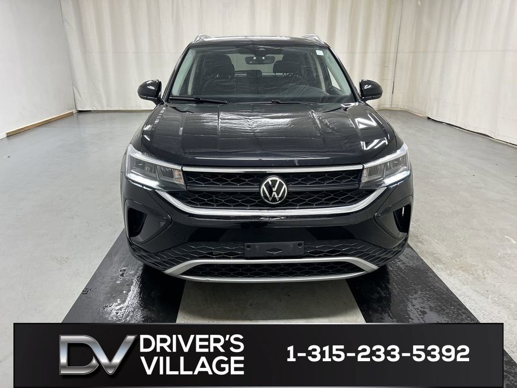 Certified 2022 Volkswagen Taos SE AWD/4WD image 3