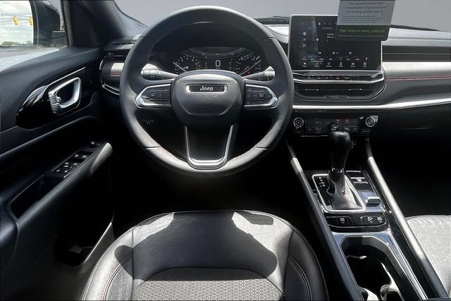 Used 2025 Jeep Compass Trailhawk AWD/4WD image 8
