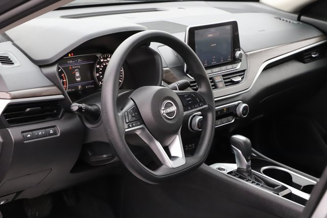 Used 2024 Nissan Altima 2.5 SV image 10