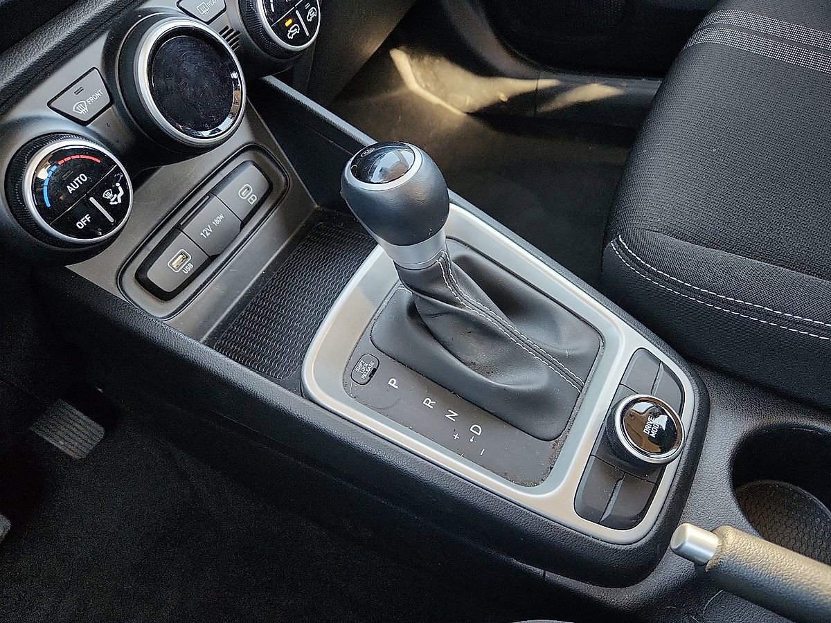 Used 2025 Hyundai Venue SEL image 12