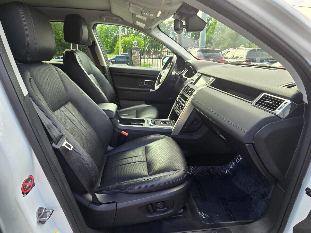 Used 2019 Land Rover Discovery Sport HSE image 19