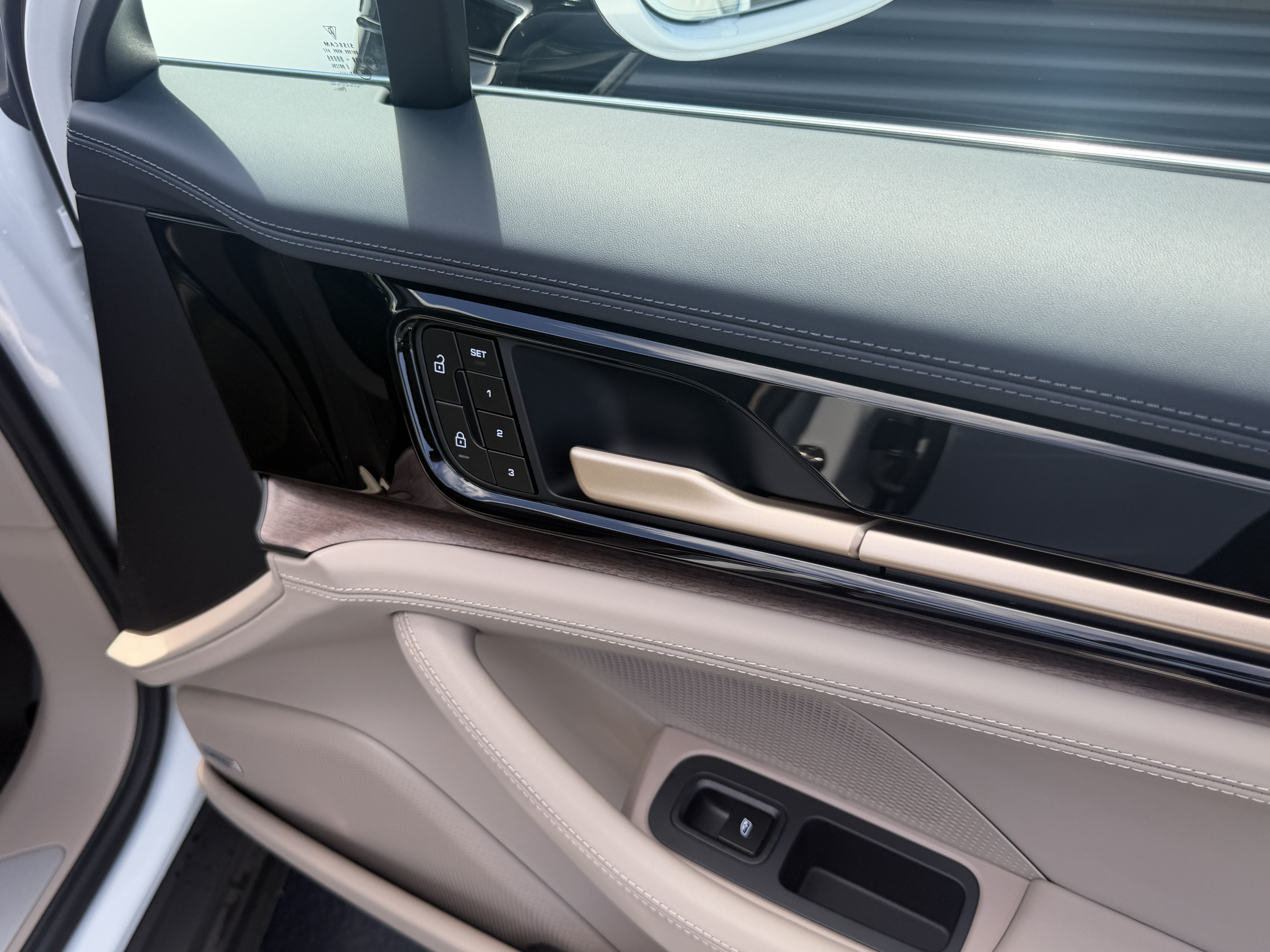 Certified 2024 Porsche Panamera 4 AWD/4WD image 27