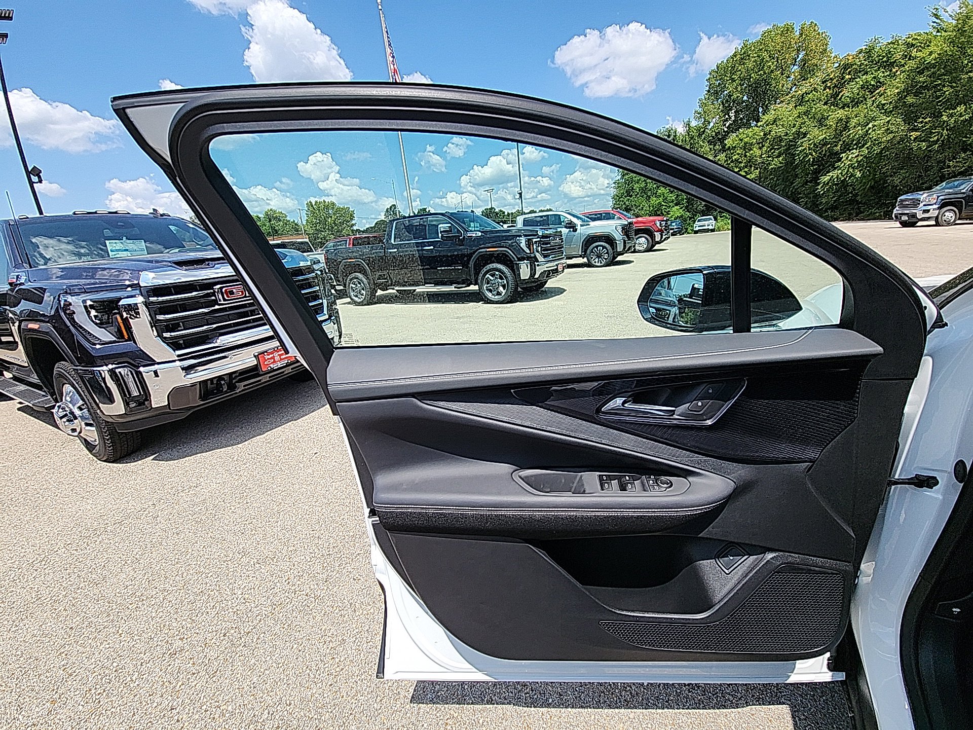 New 2025 Chevrolet Blazer EV LT w/ Super Cruise Package image 12