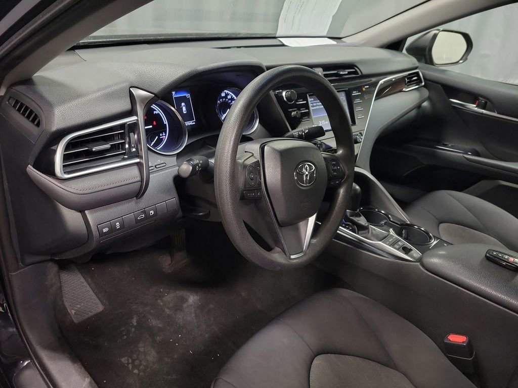 Used 2018 Toyota Camry LE image 13