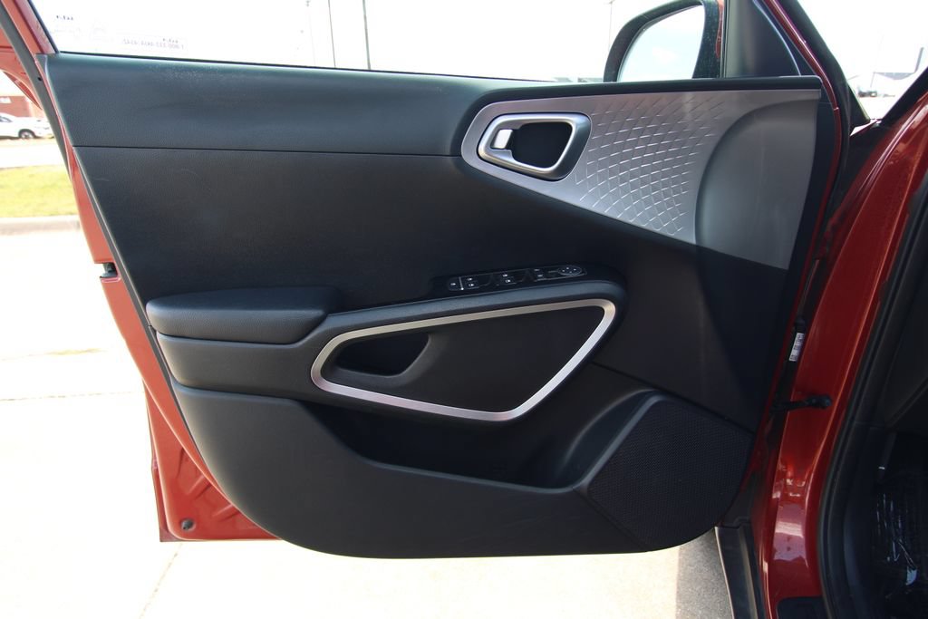 Used 2023 Kia Soul LX FWD image 31