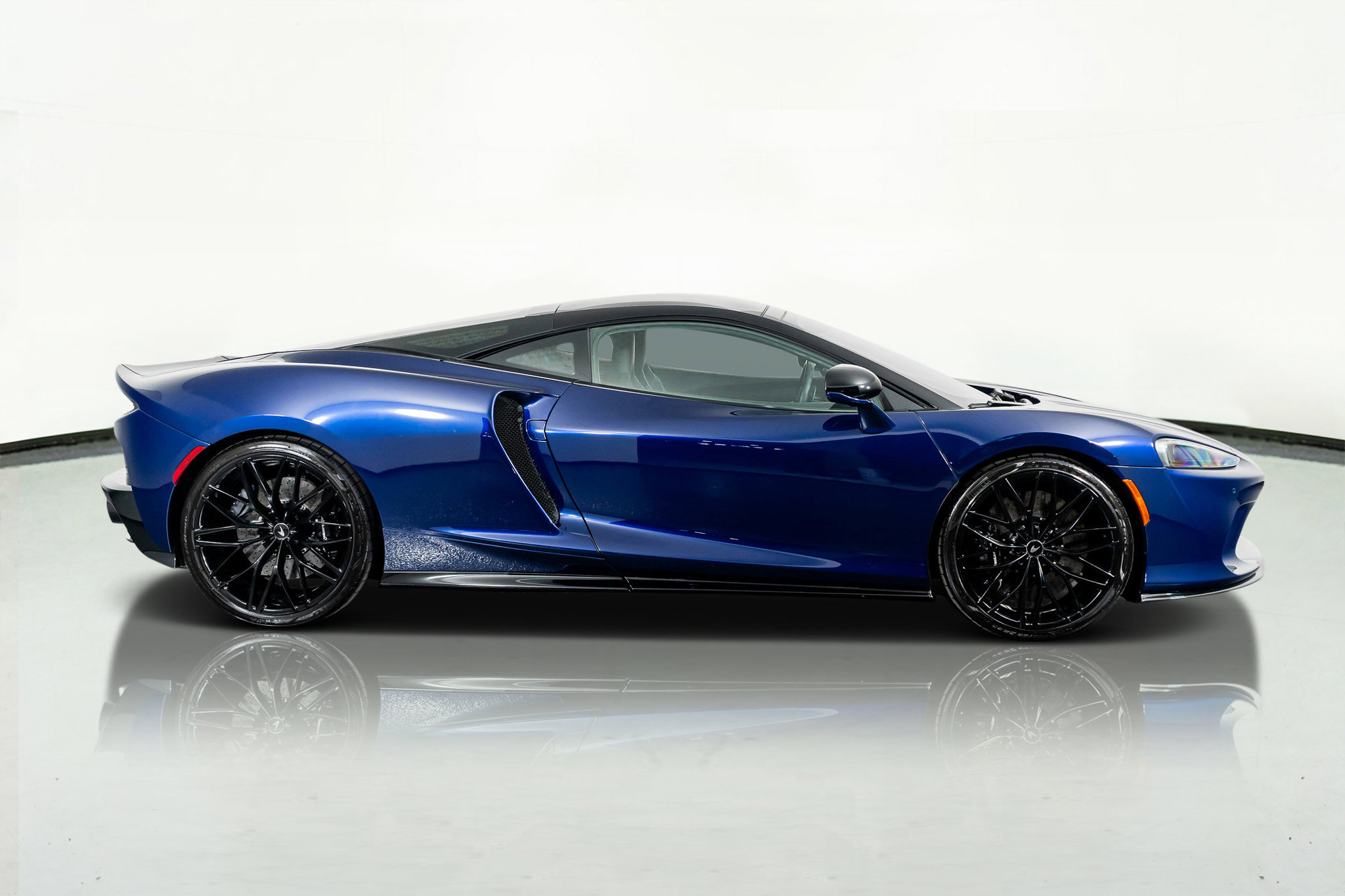 Used 2023 McLaren GT image 5