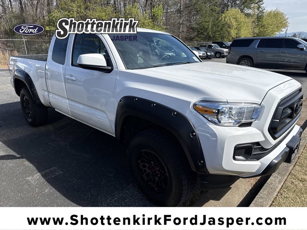 Used 2022 Toyota Tacoma SR image 1