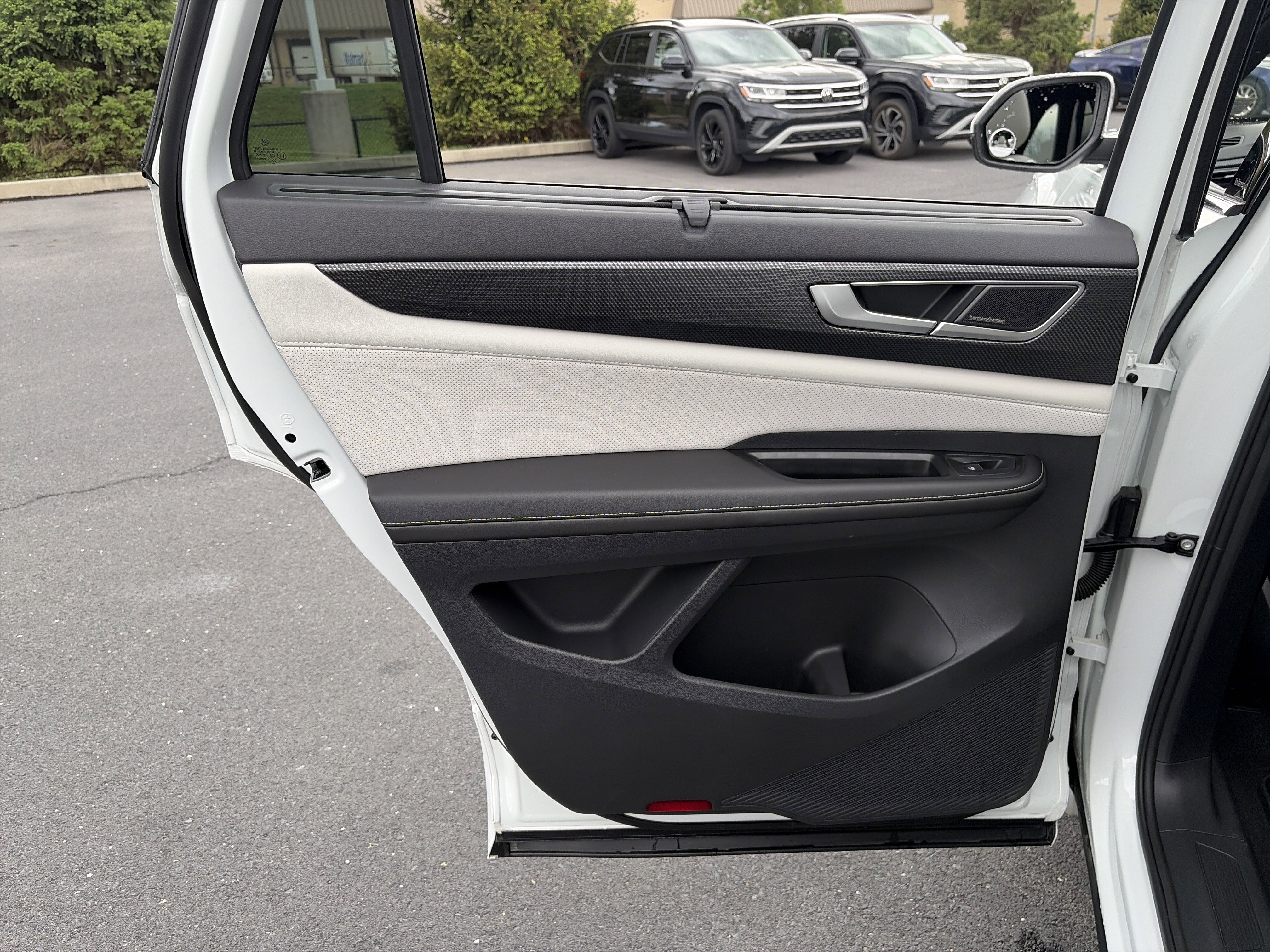 Used 2024 Volkswagen Atlas Cross Sport SEL Premium R-Line image 30