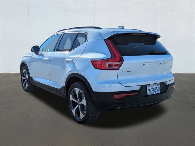 Used 2024 Volvo XC40 B5 Core w/ Climate Package image 3