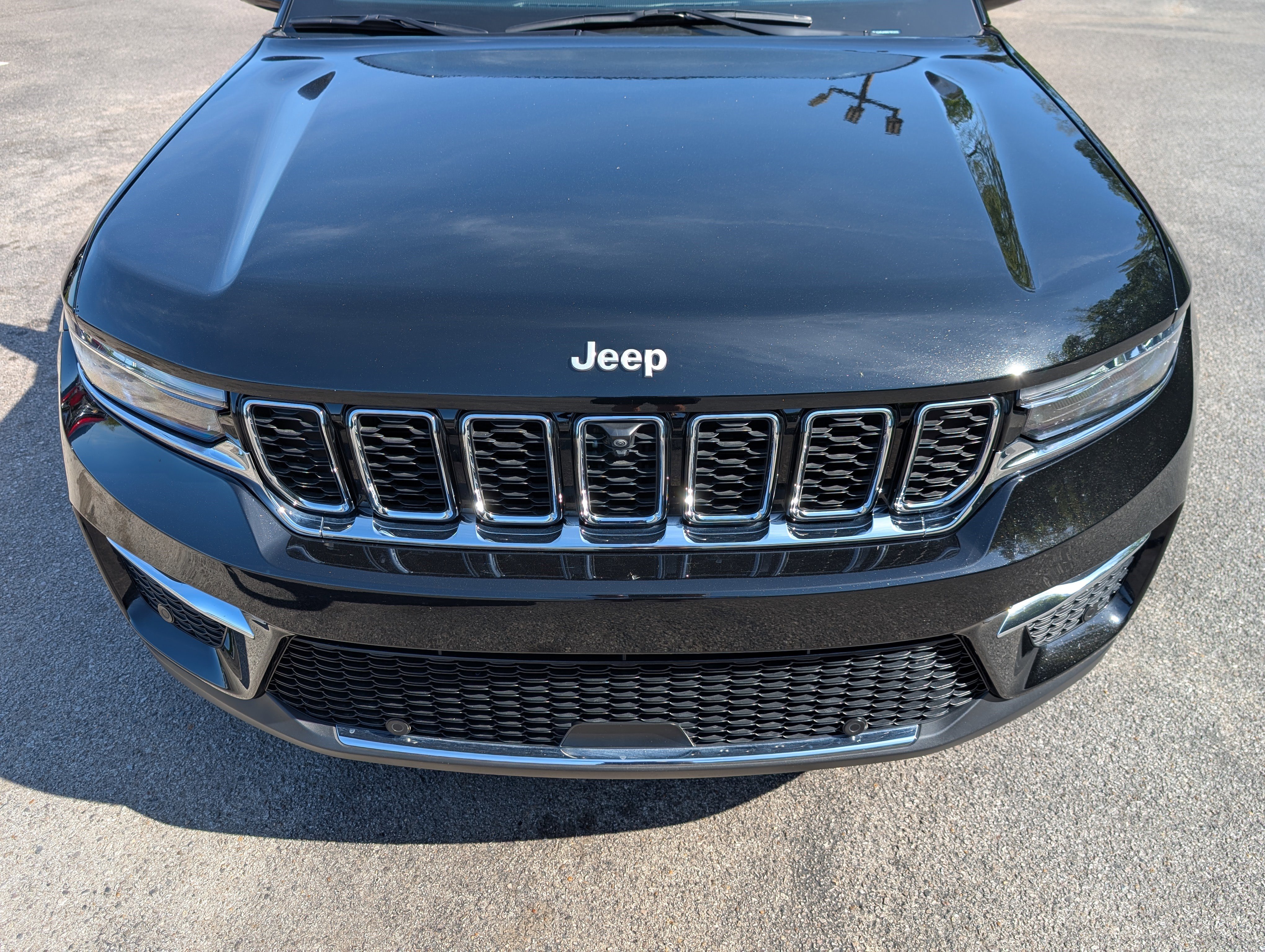 Used 2025 Jeep Grand Cherokee Limited w/ Luxury Tech Group II AWD/4WD image 12