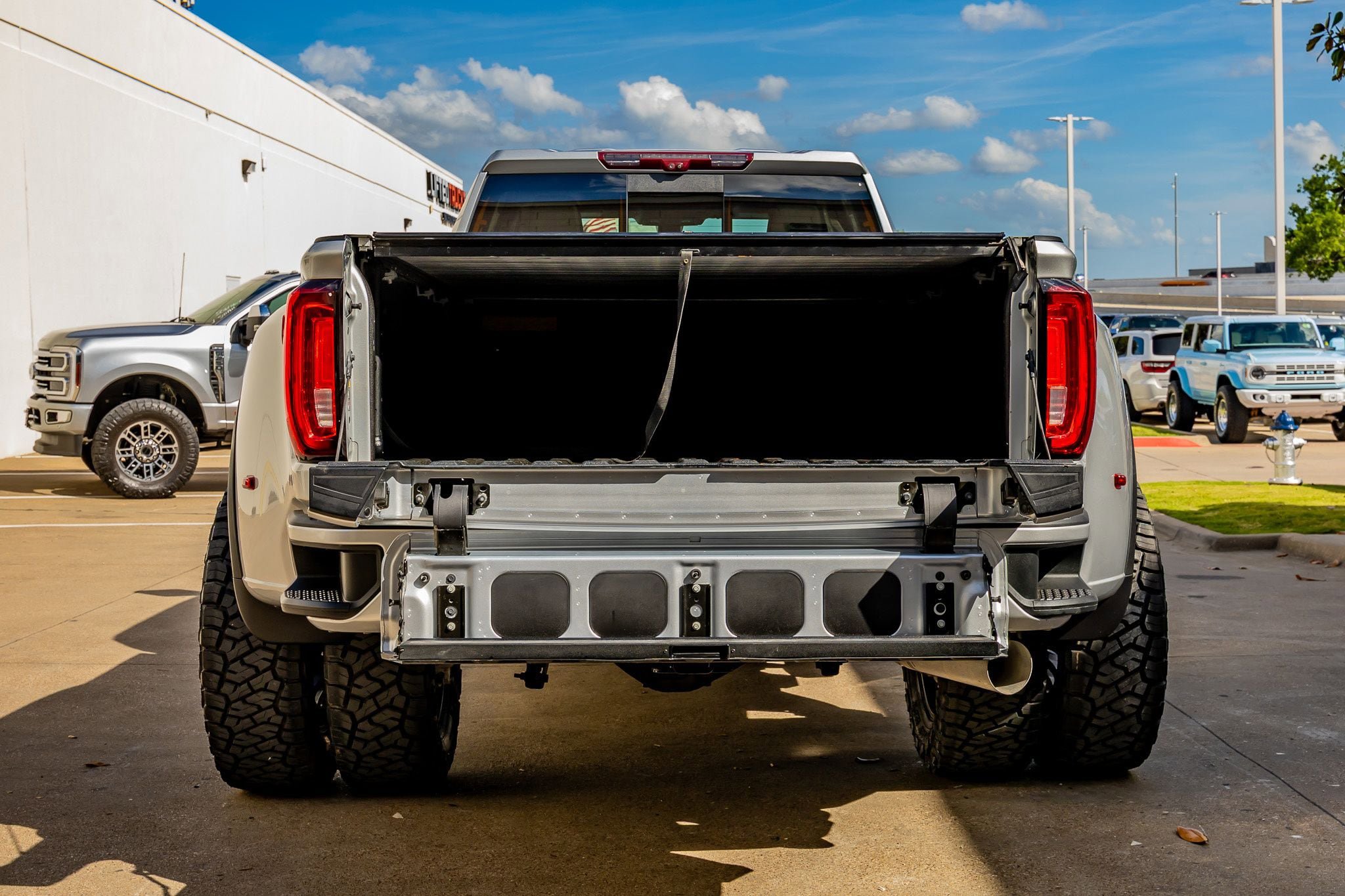 Used 2020 GMC Sierra 3500 Denali w/ Denali Ultimate Package image 9
