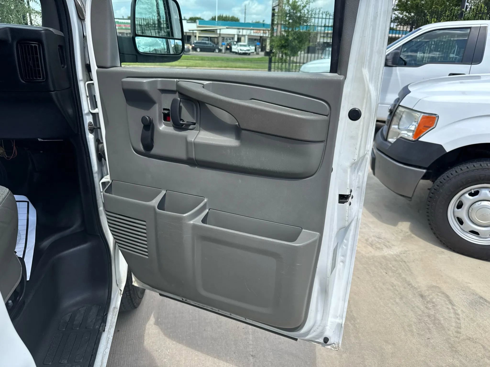 Used 2011 Chevrolet Express 2500 LS image 30