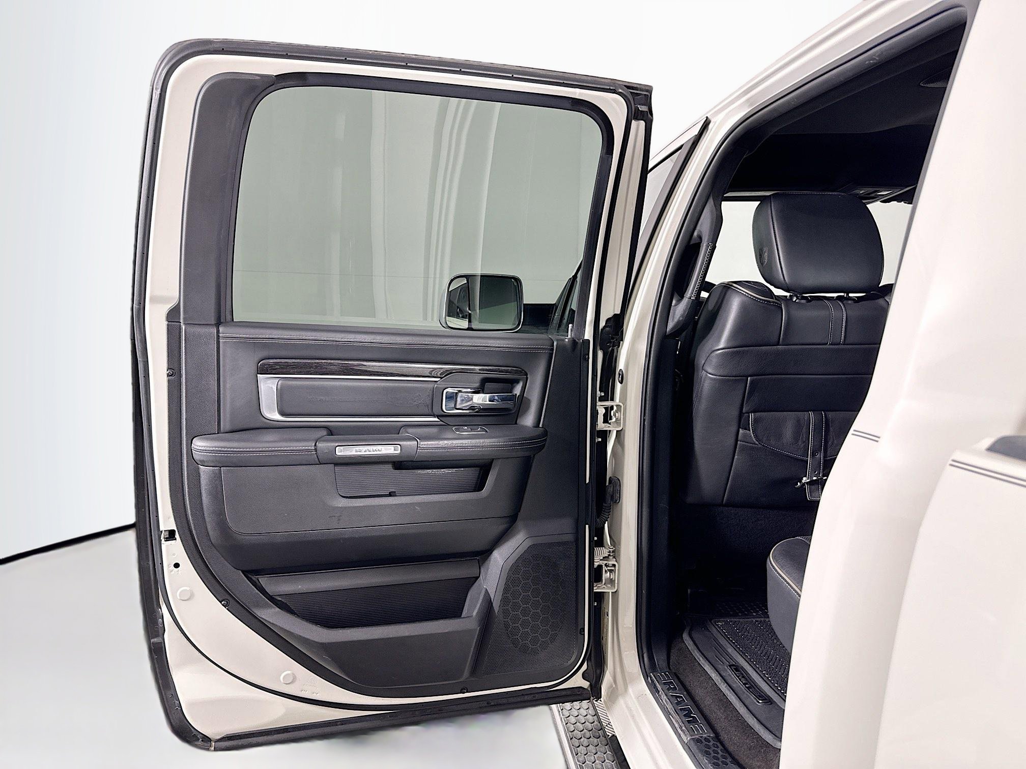 Used 2017 RAM 1500 Limited image 26