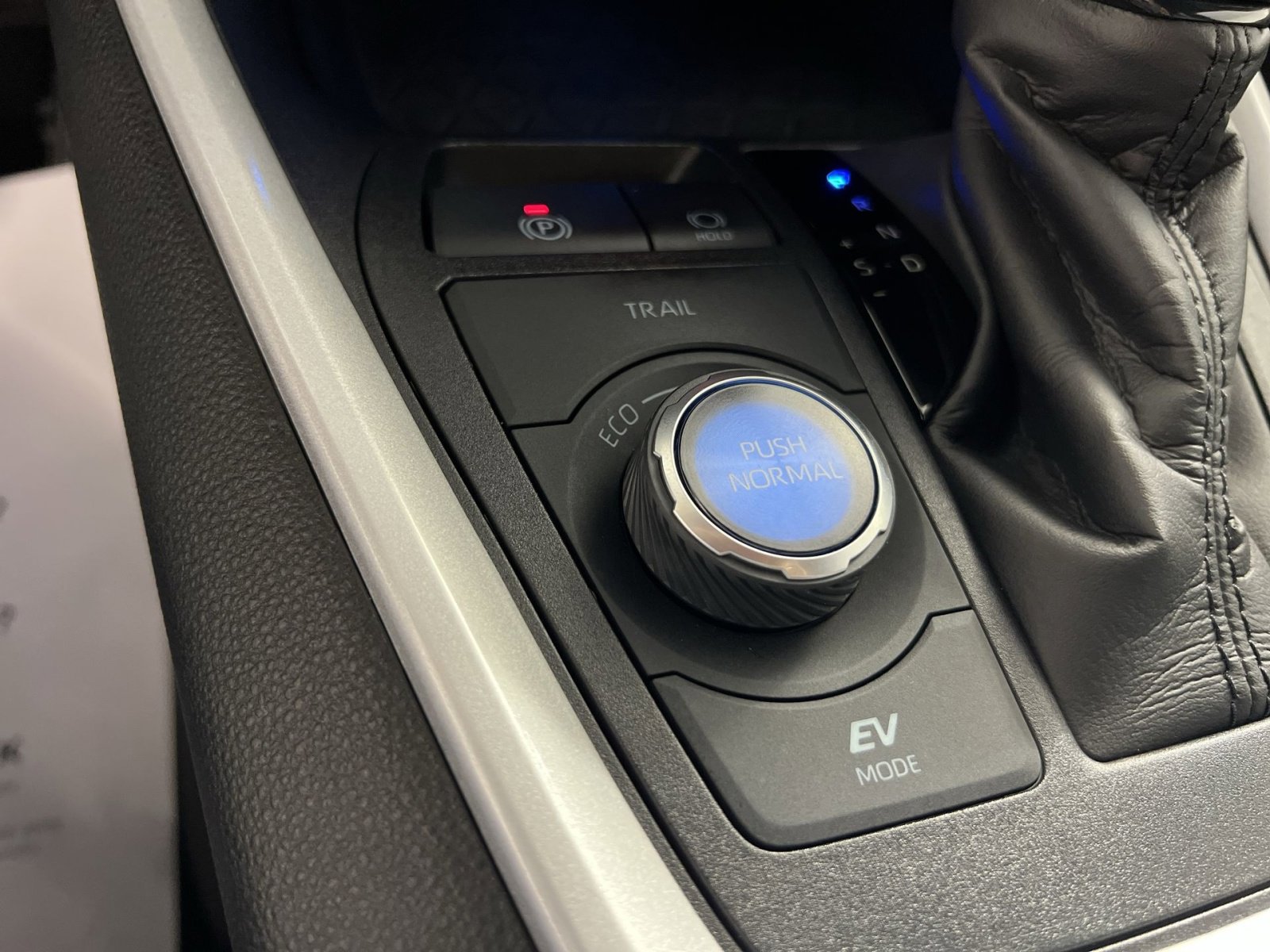 Used 2025 Toyota RAV4 XSE w/ Weather Package image 32