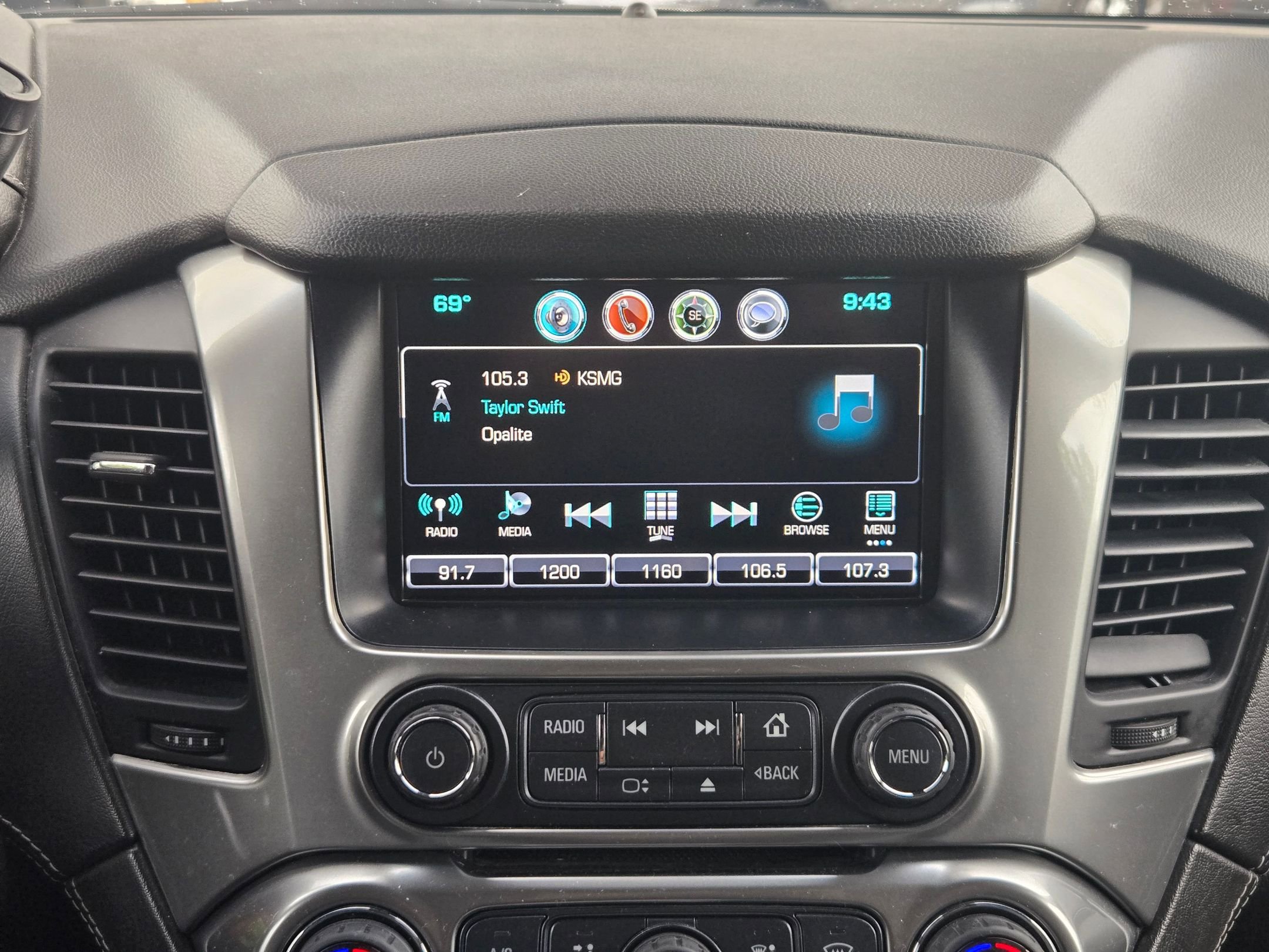 Used 2018 Chevrolet Suburban LT image 13