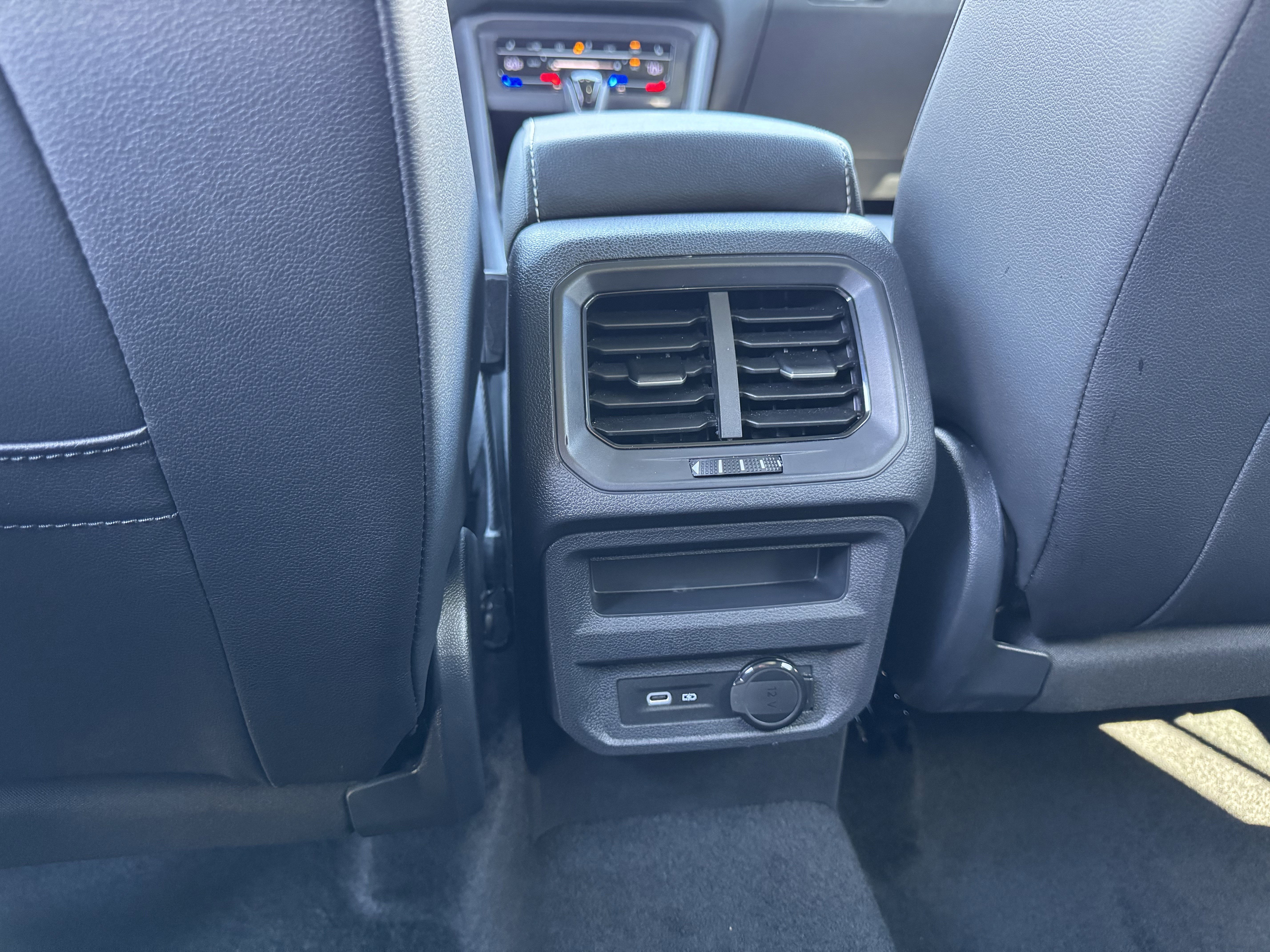 Certified 2024 Volkswagen Tiguan SE R-Line FWD image 35