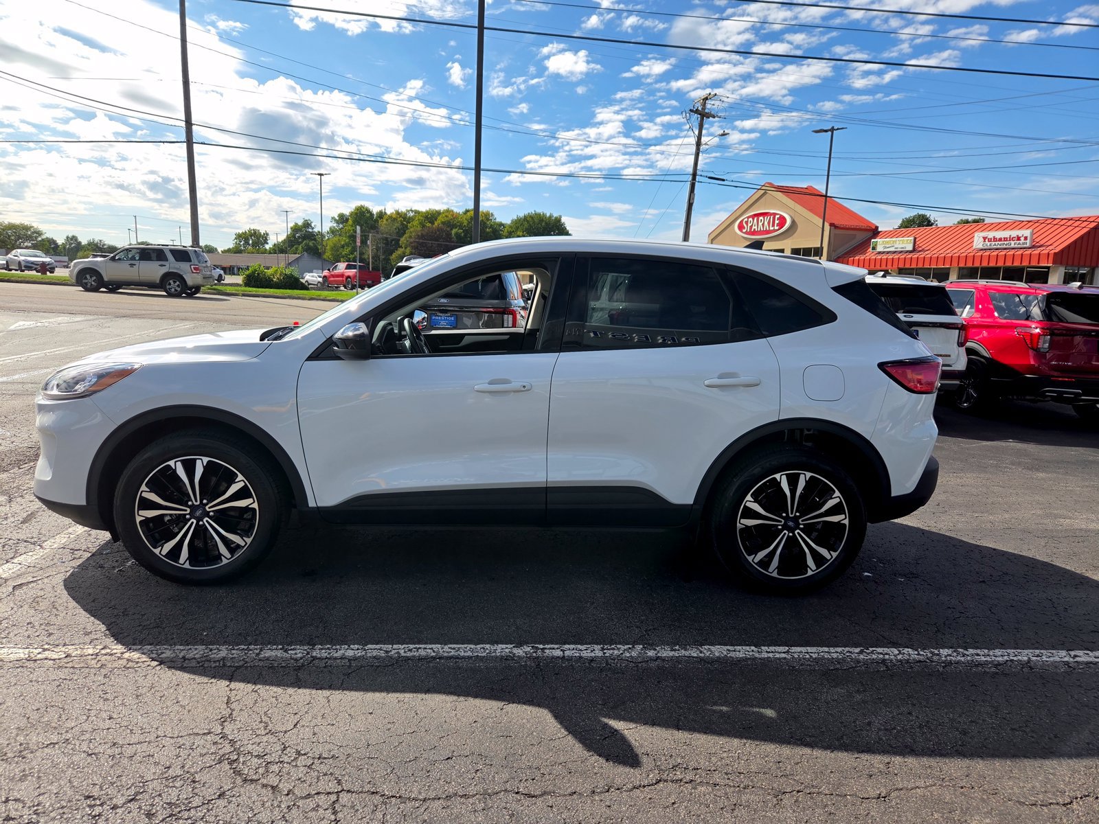 Used 2022 Ford Escape SE w/ SE Sport Appearance Package AWD/4WD image 6