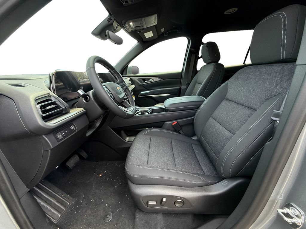 New 2027 Chevrolet Traverse LT w/ Driver Confidence Package FWD image 9