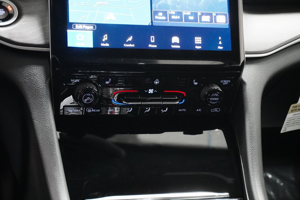 Used 2025 Jeep Grand Cherokee Limited AWD/4WD image 23