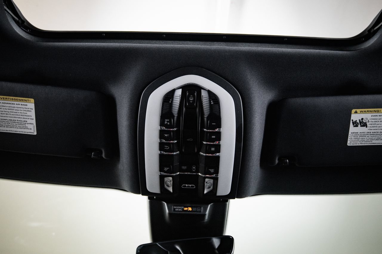 Certified 2024 Porsche Macan AWD/4WD image 20