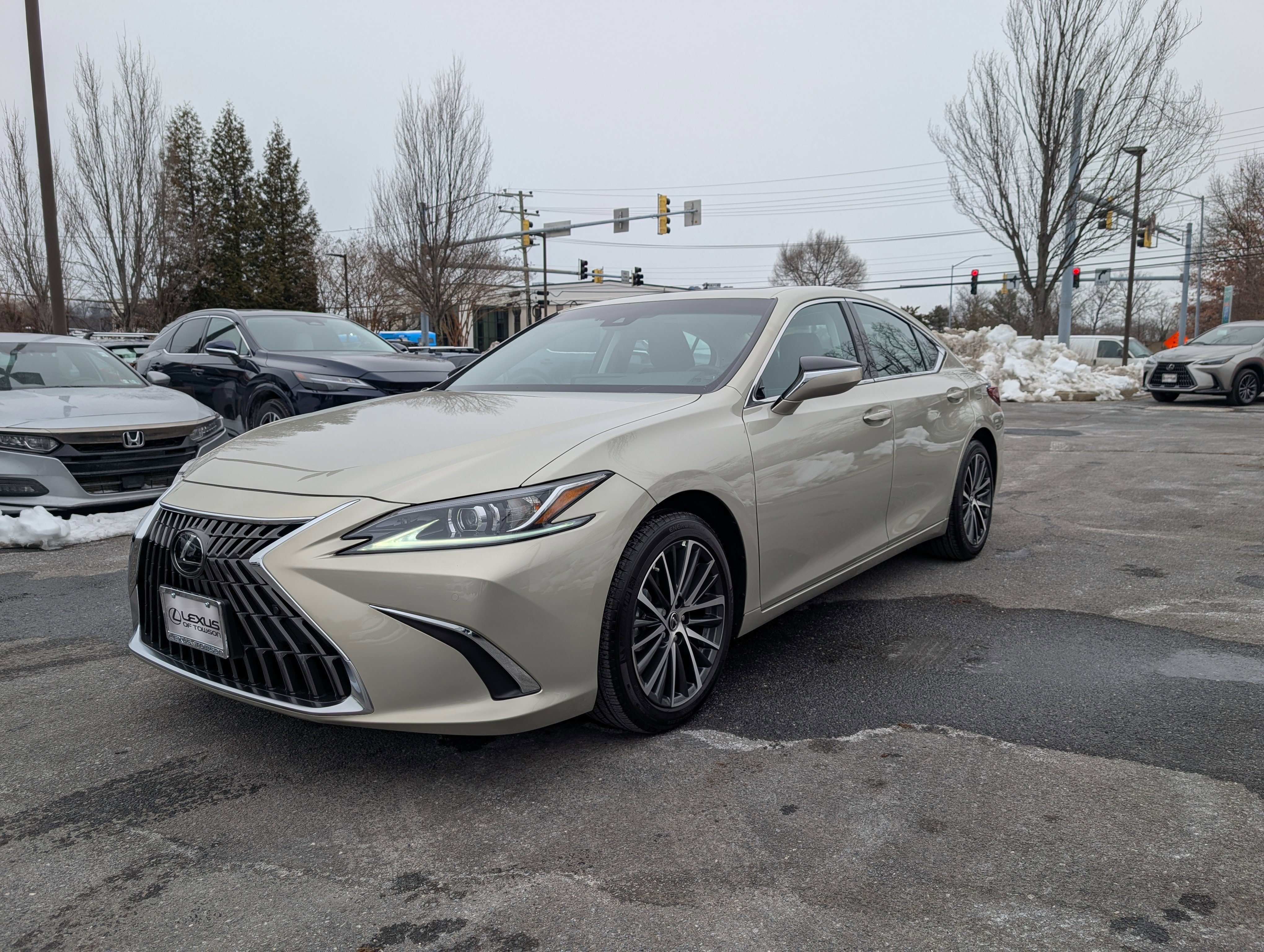 Certified 2025 Lexus ES 300h w/ Premium Package image 7