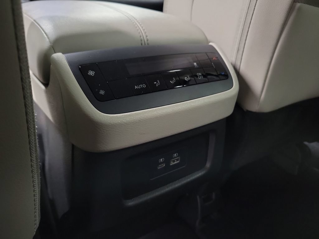 Used 2024 Nissan Pathfinder SL w/ Black Appearance Package FWD image 32