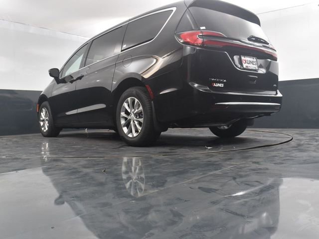 New 2026 Chrysler Pacifica Select image 26