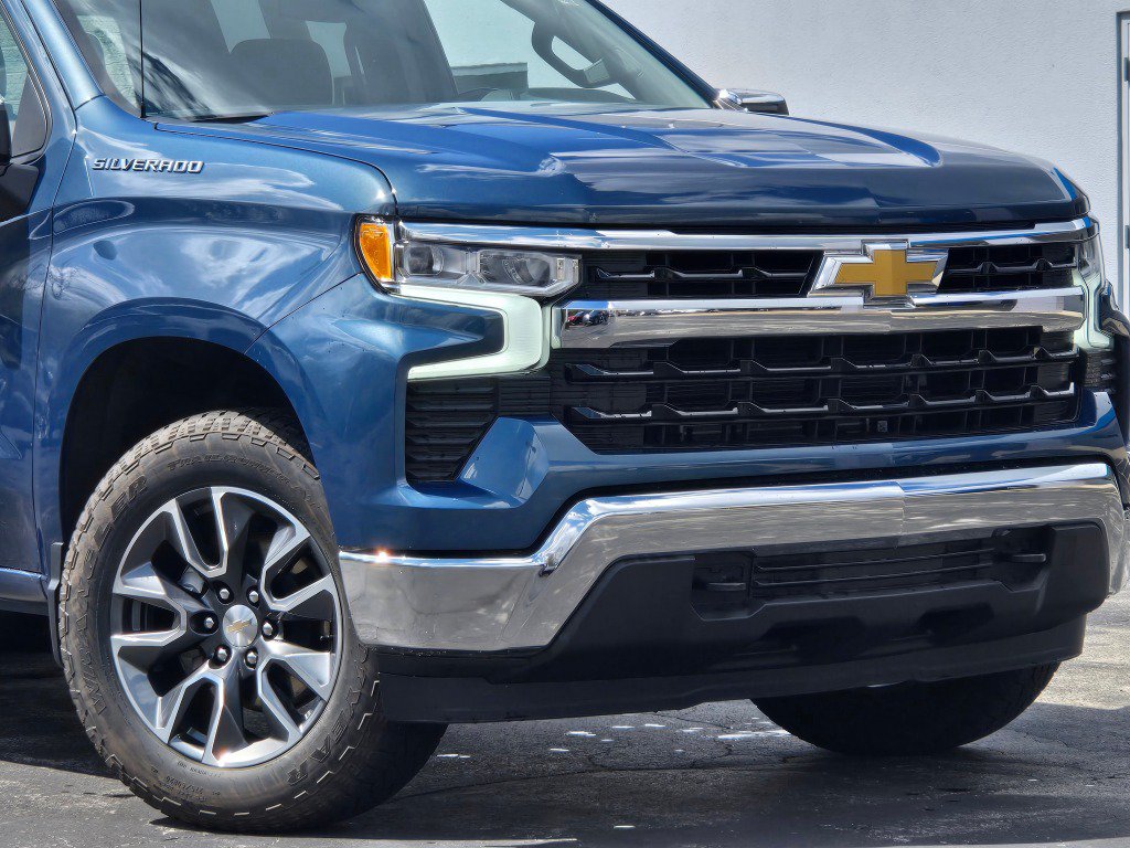 Certified 2024 Chevrolet Silverado 1500 LT AWD/4WD image 3