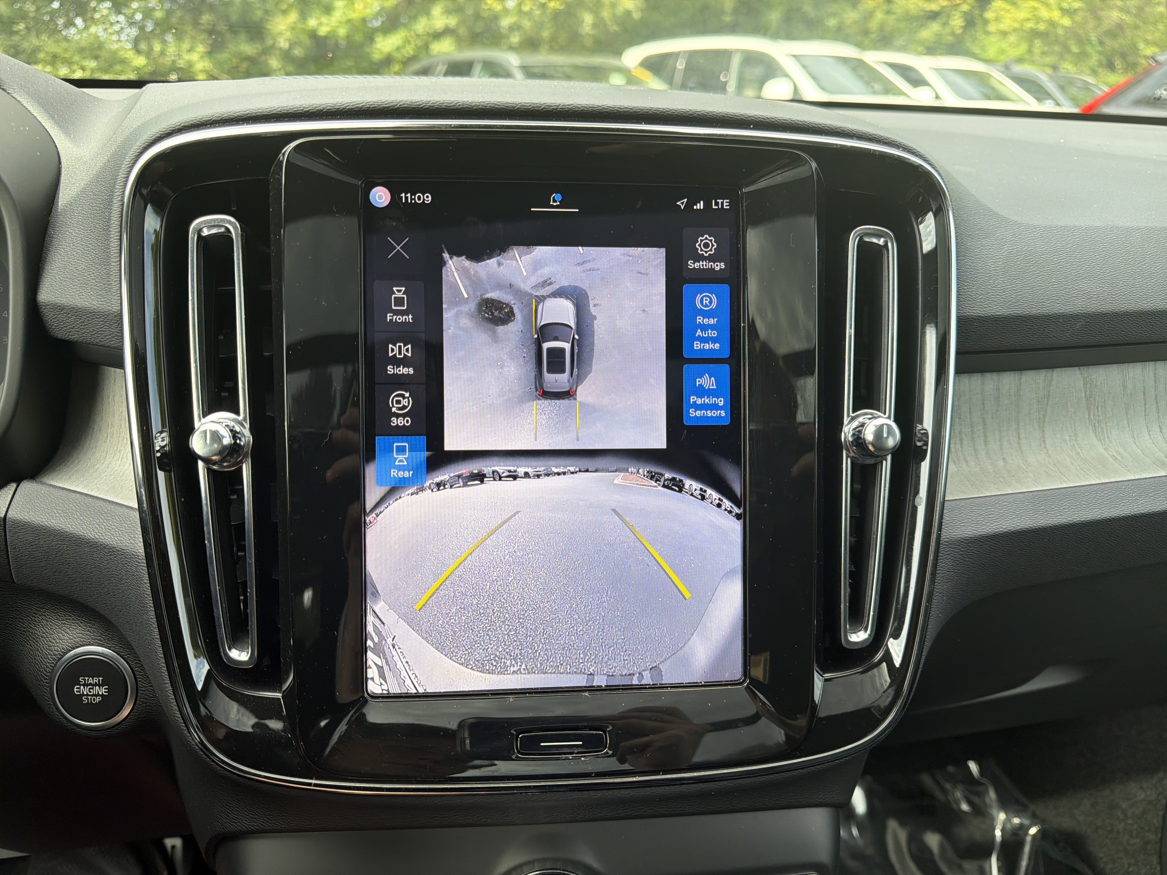 Certified 2025 Volvo XC40 B5 Ultra AWD/4WD image 25